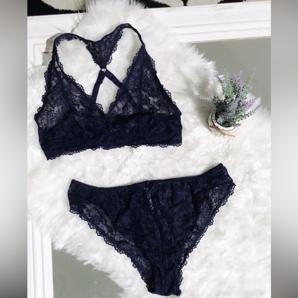 Savage X Fenty Navy Blue Lace 2 Piece Panties and Bralette Set with No Wiring - Picture 6 of 11